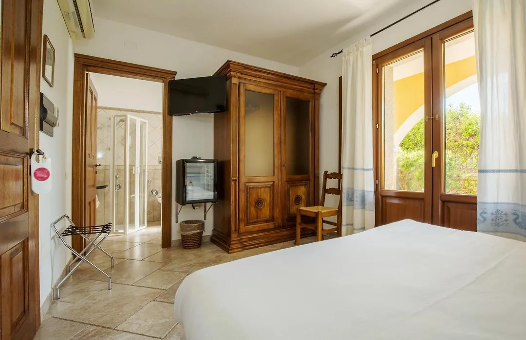 Hotel Sa Suergia-1